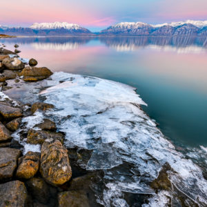 Ice along the lake