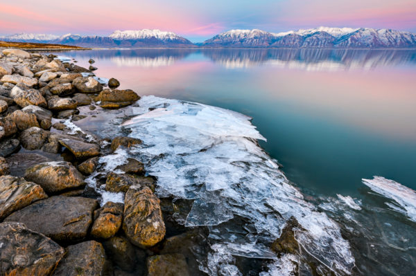 Ice along the lake